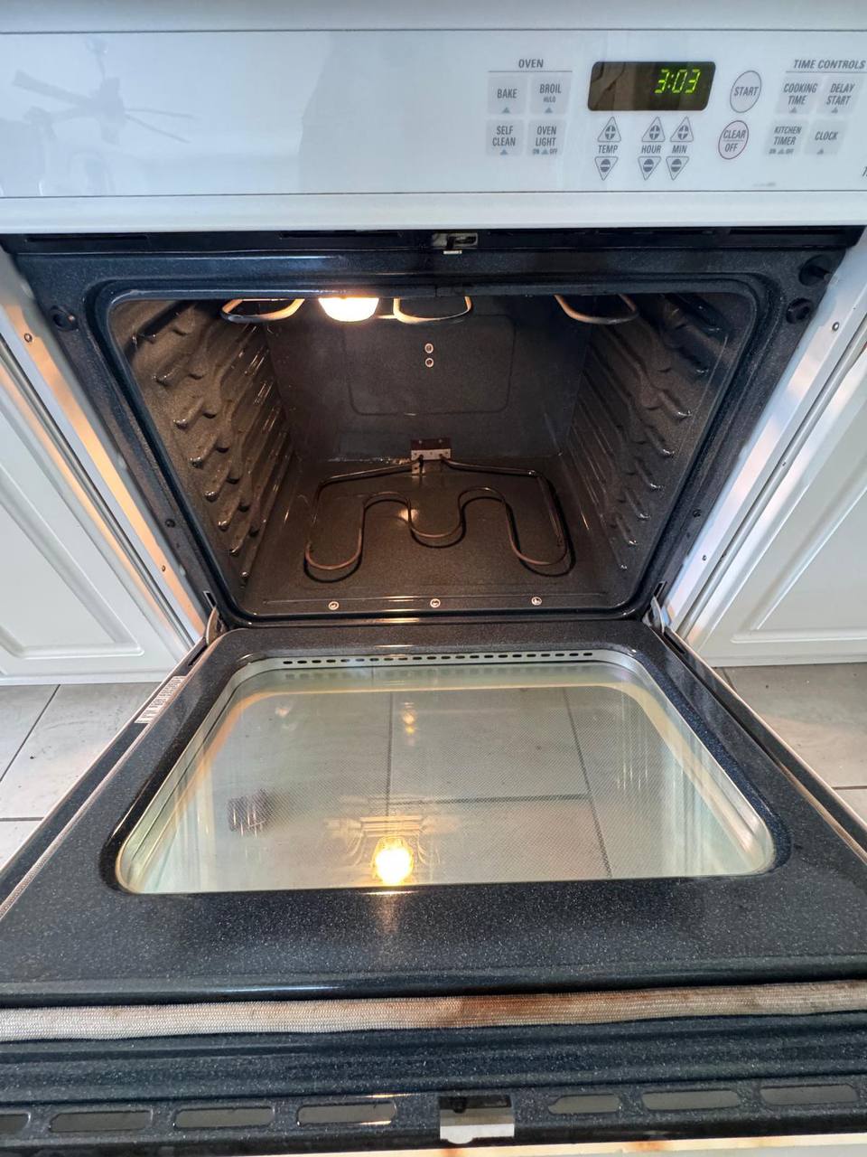 Oven & glass · Move-out — after cleaning